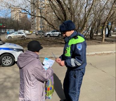Сотрудники Госавтоинспекции севера столицы провели профилактическое мероприятие «Пожилой пешеход»