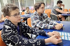 Общаться в сети без стресса научили подростков в семейном центре «Преображение» в САО