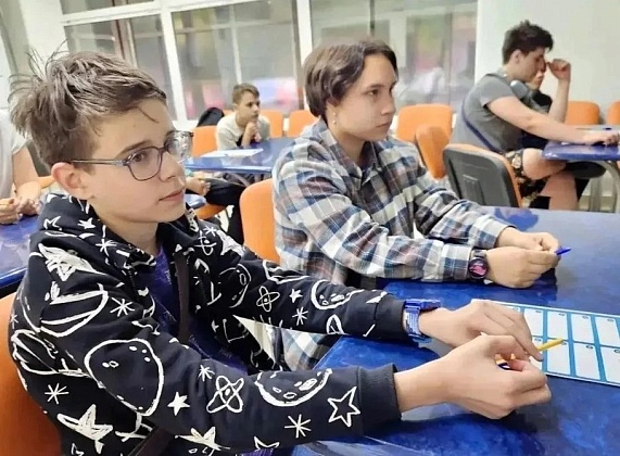 Общаться в сети без стресса научили подростков в семейном центре «Преображение» в САО