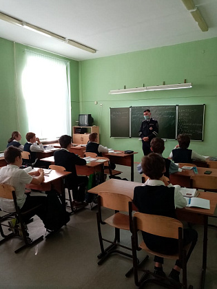 Сотрудники Госавтоиспекции провели профилактические беседы в школе на севере Москвы