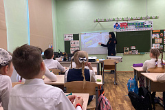 Сотрудники ГИБДД в школе № 771 провели урок «Юный  пешеход»