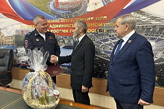 Руководство УВД по Северному округу поздравило ветерана органов внутренних дел 75-летним юбилеем