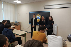 В рамках акции «Сообщи, где торгуют смертью» полицейские севера Москвы провели профилактическую лекцию для студентов