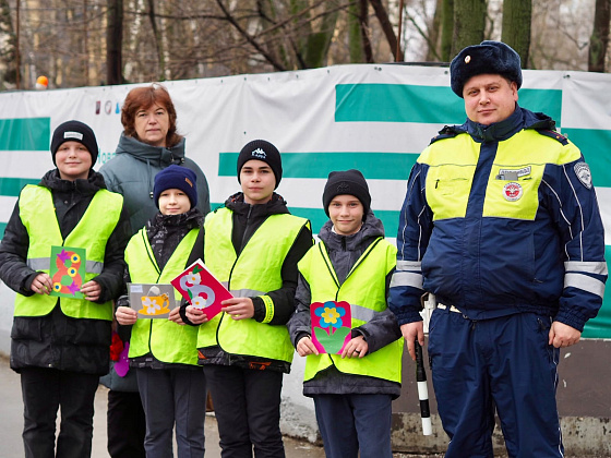 На севере столицы сотрудники Госавтоинспекции провели акцию «8 Марта-в каждый дом»